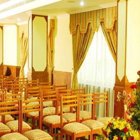 Grand Seasons Kochi Exterior foto