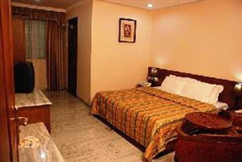 Grand Seasons Kochi Exterior foto